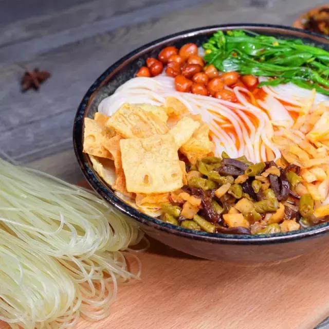 随时随地一壶热水就能吃上的美味螺蛳粉,我们帮你找好了!饿了么?