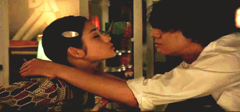 他是“犯桃花”的俊美漫画家,邂逅17岁单纯少女后浪子回头,却因瞥见妻子那一幕,关进“没有女人的地方”