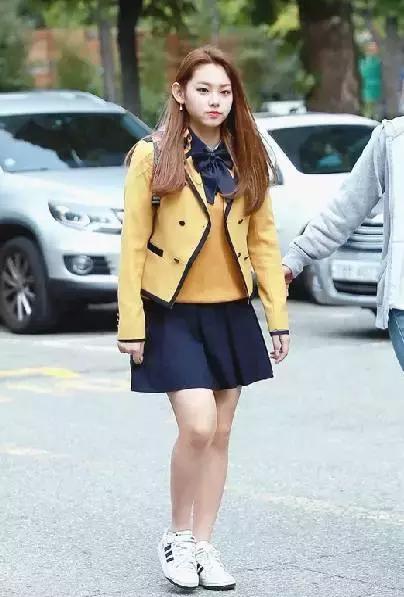 被全国嫌弃的校服,韩国女孩羡慕中国校服