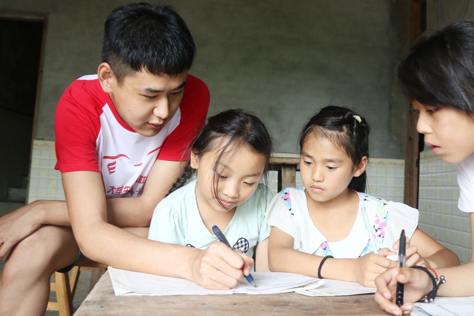 七月赴巴蜀，相逢似归来