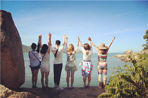 有些人不知哪里好但谁都代替不了,有些人说不上哪里好但谁都替不了