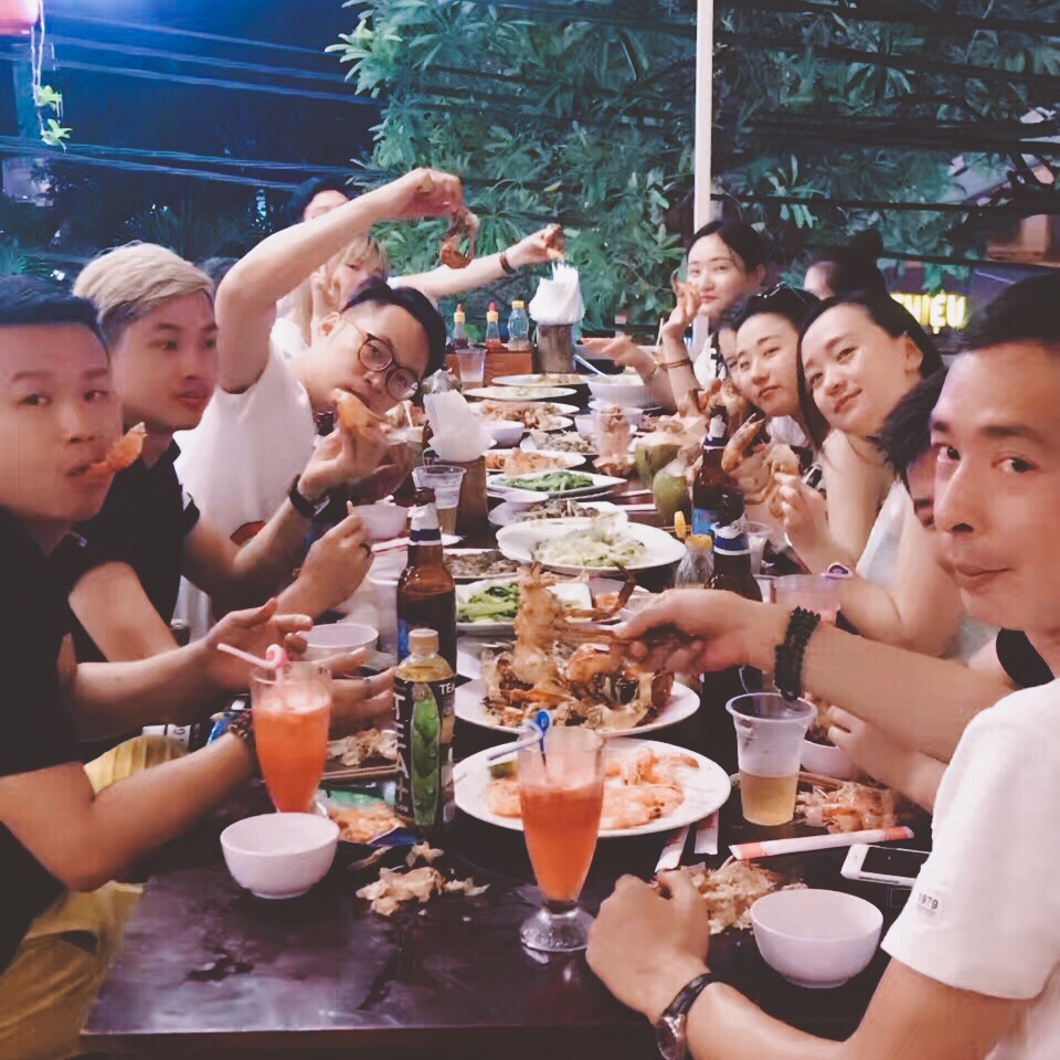 有些人不知哪里好但谁都代替不了,有些人说不上哪里好但谁都替不了