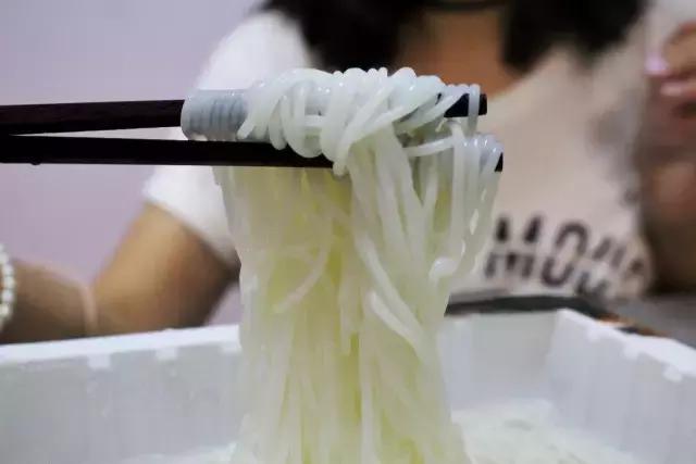 随时随地一壶热水就能吃上的美味螺蛳粉,我们帮你找好了!饿了么?