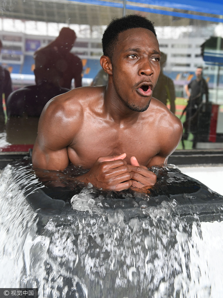 外国小伙在中国中暑,老外在中国中暑