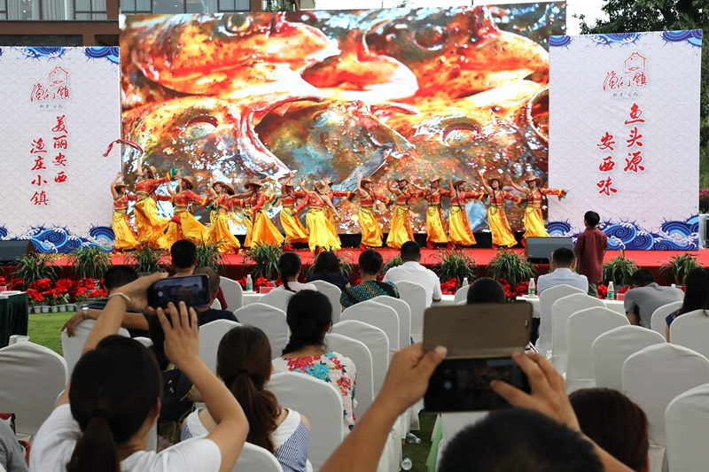 鱼头火锅吃货,鱼头火锅美食视频