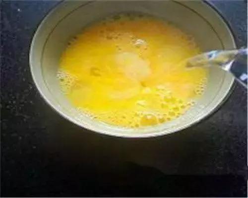 吃了4个生鸡蛋,急诊室里住2周!生吃鸡蛋的风险在哪里?