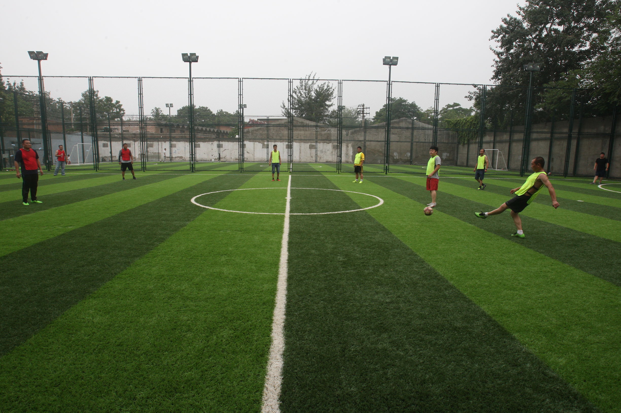 把农村房拆了建篮球场,拆掉平房盖楼房