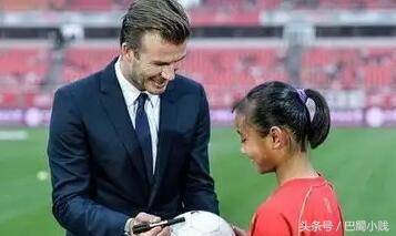 江油女孩张琳艳11分钟造两球,女足张琳艳捧杯