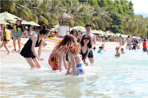 有些人不知哪里好但谁都代替不了,有些人说不上哪里好但谁都替不了