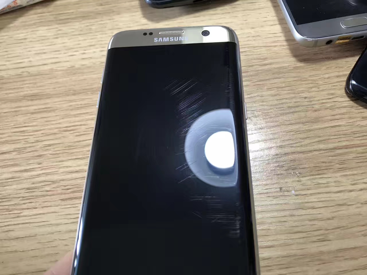 三星s7edge白菜价,三星s7edge是oled屏么