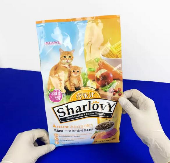 用成猫粮喂幼猫可以吗,能用两种猫粮混合着喂猫吗