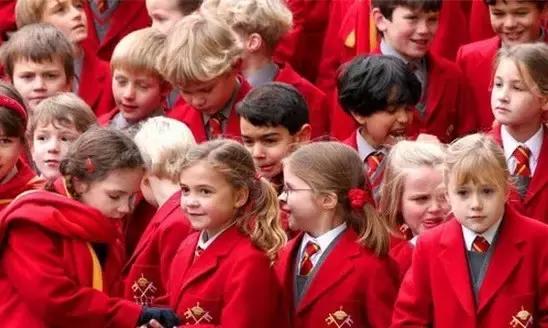 被全国嫌弃的校服,韩国女孩羡慕中国校服