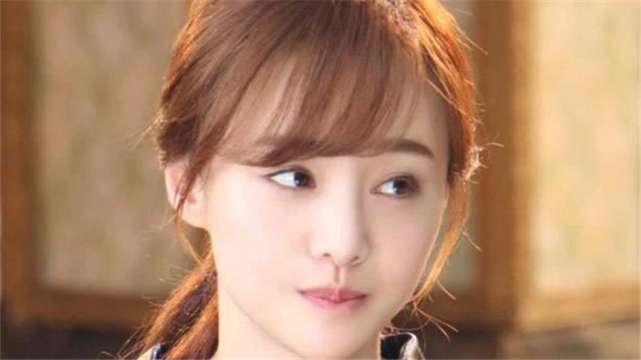 空气刘海方圆脸适合吗,四十岁圆脸卷长发空气刘海