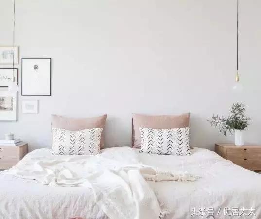 你的床屏该变变样子了,不要只会挂婚纱照了