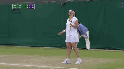 尴尬！温网球迷对前世界球后指指点点直接被球后要求上场对打如果在中超会怎么样？