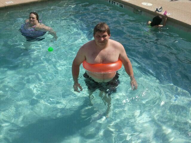 游泳池生存指南!不会游泳的人怎么在泳池防止尴尬?