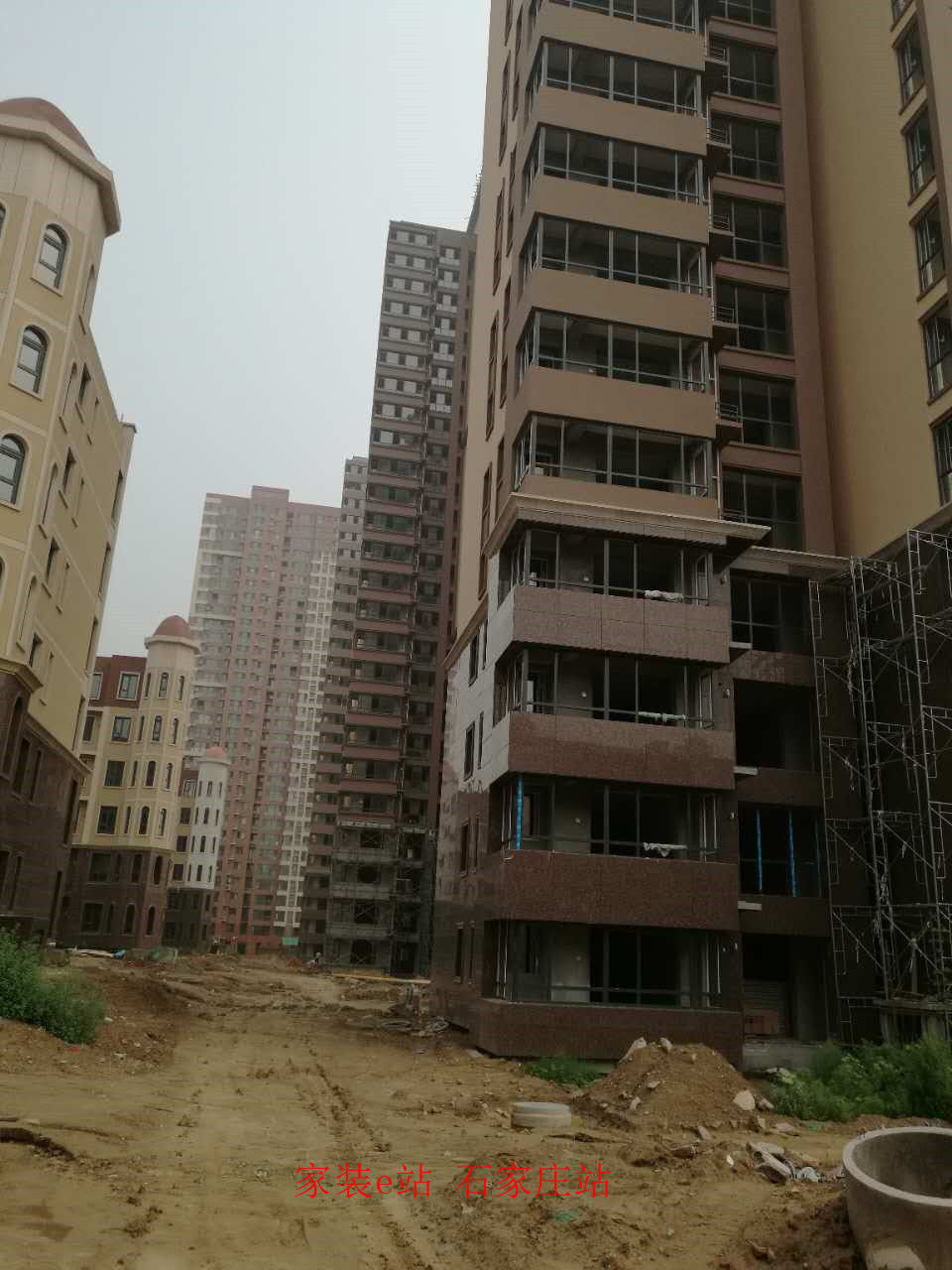 7月19号走访“白金汉府”最新施工进度