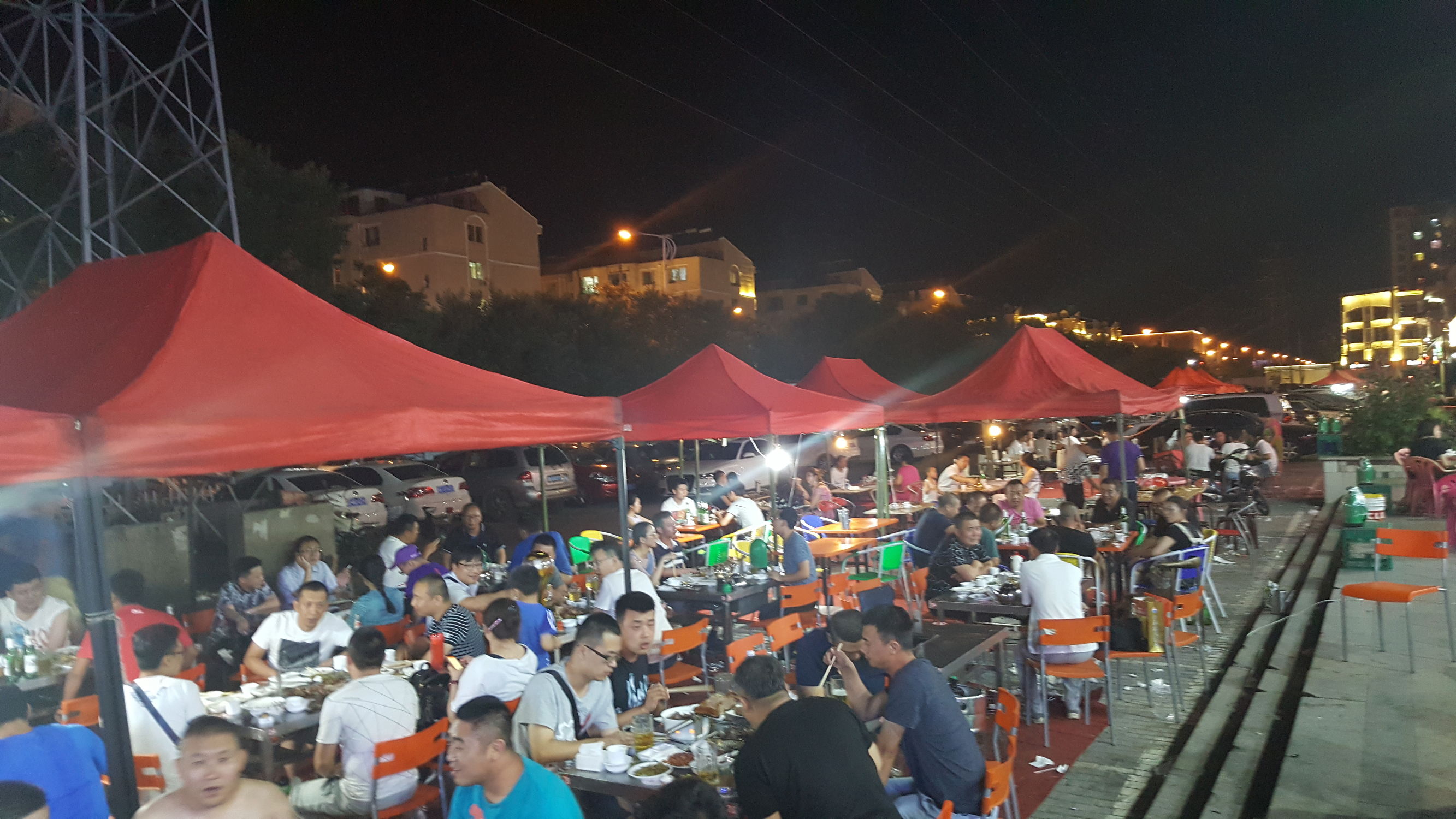 炭火烤羊腿如何成为了一家店的灵魂食物