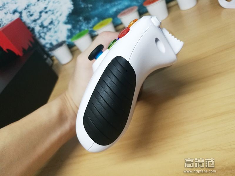 用手柄玩很爽的电脑游戏,用阿修罗2手柄玩的手机赛车游戏