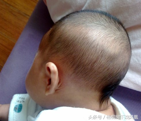 孩子挂锁有什么说法,姥姥给孩子挂长命锁习俗