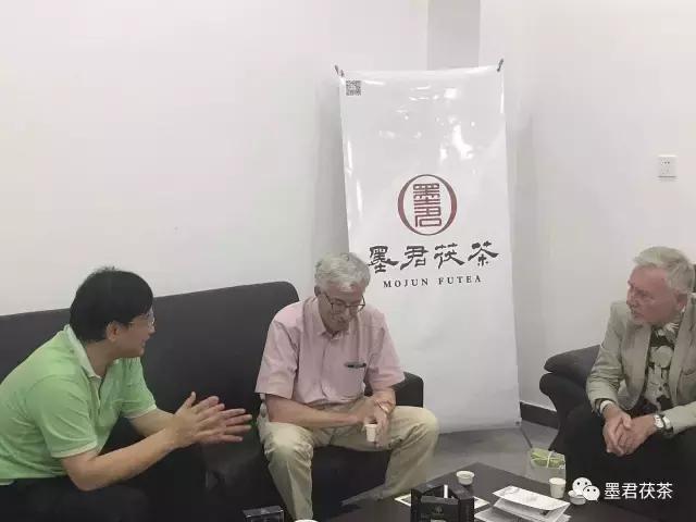 面对墨君茯茶诱人的茯香，这几位世界顶级植物学专家毫无防备地倾倒了！