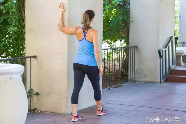 五招改善驼背训练