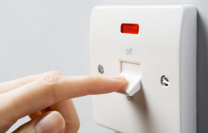 如何检查线路跳闸原因,线路跳闸该怎么查