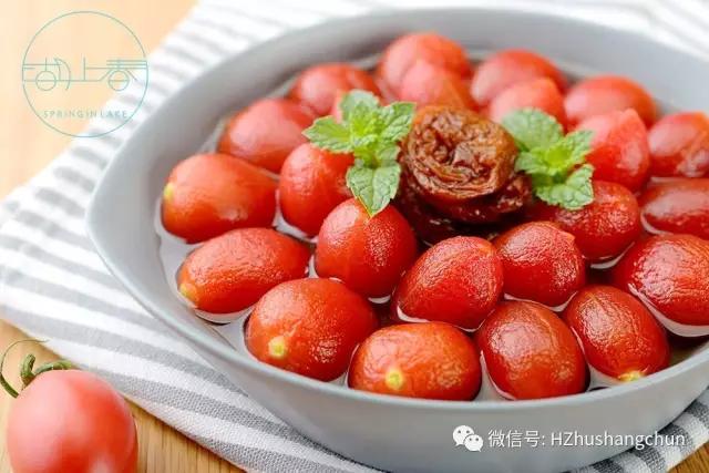 一天卖掉60只生烤乳鸽，卤切肥肠要配小米酒！杭州的深夜小酒馆是这样的