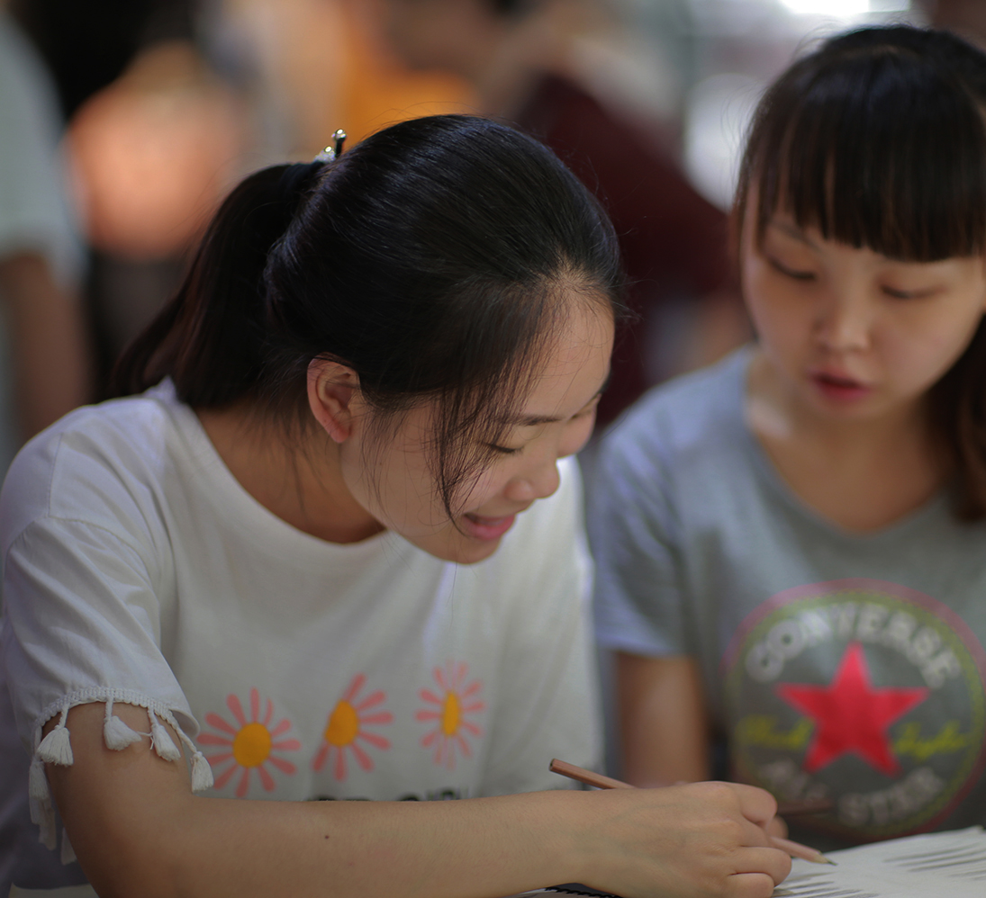 国产1.4定焦大光圈镜头,国产镜头1.7光圈