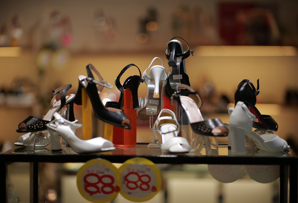 国产1.4定焦大光圈镜头,国产镜头1.7光圈