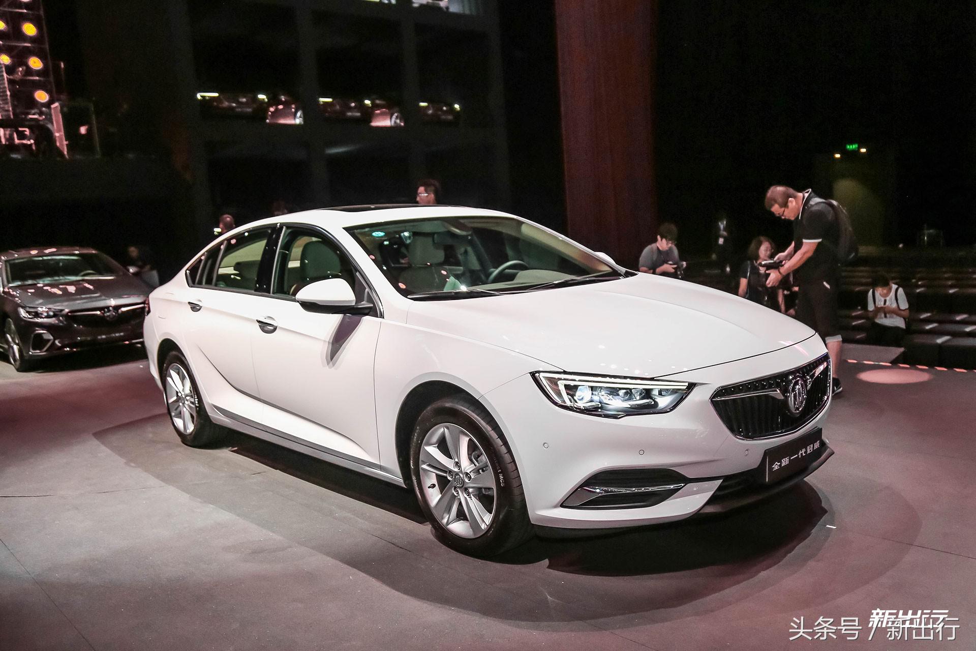 别克君威2017款30h豪华型,远距离看新款君威