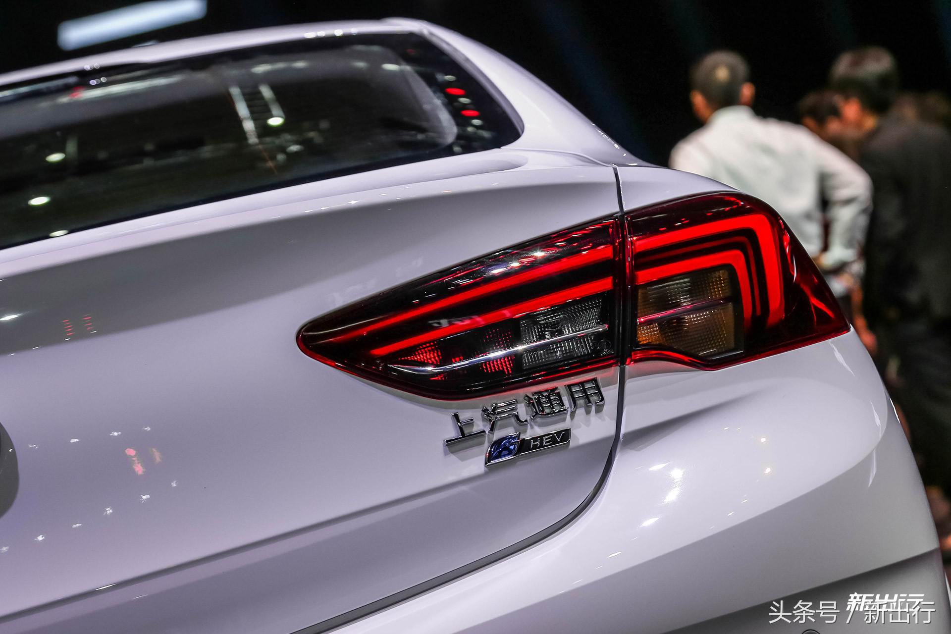 别克君威2017款30h豪华型,远距离看新款君威