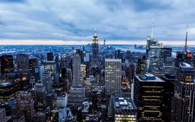 青岛银监局重拳出击整顿校园贷校园贷是如何“套牢”大学生的?