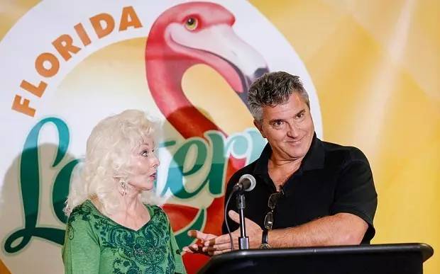 夫妇买彩票中了两千万隐瞒儿子,买彩票中4亿后三天才发现中奖