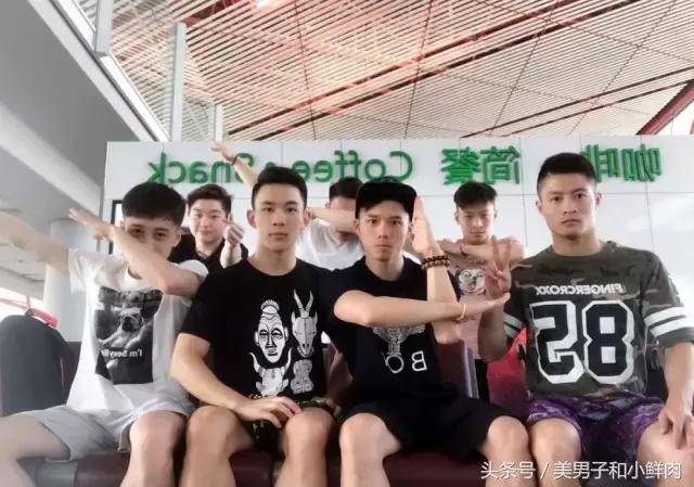 跳水运动员高颜值,跳水冠军练俊杰帅吗