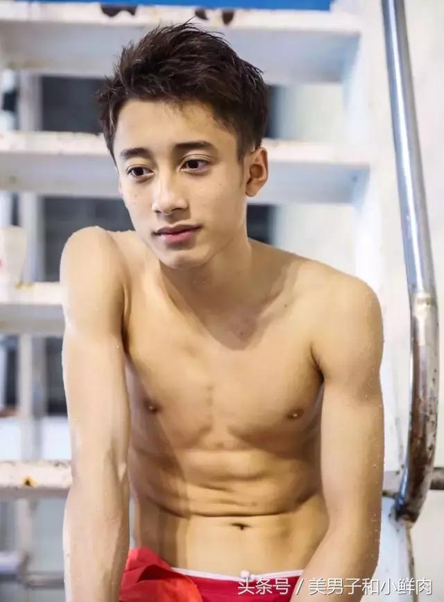 跳水运动员高颜值,跳水冠军练俊杰帅吗