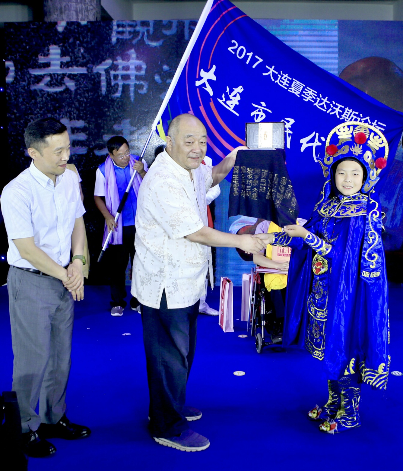 施瓦布达沃斯论坛,2024达沃斯论坛施瓦布