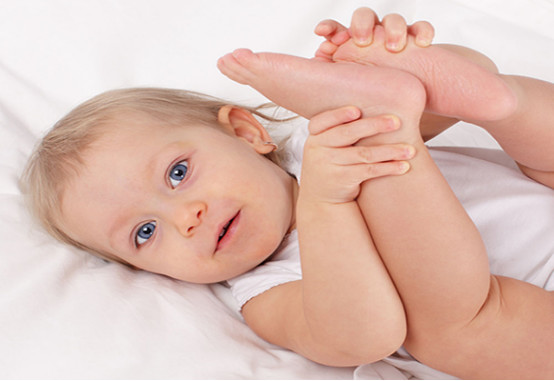 宝宝腿纹不对称是什么原因导致的,宝宝腿纹不对称是如何造成的