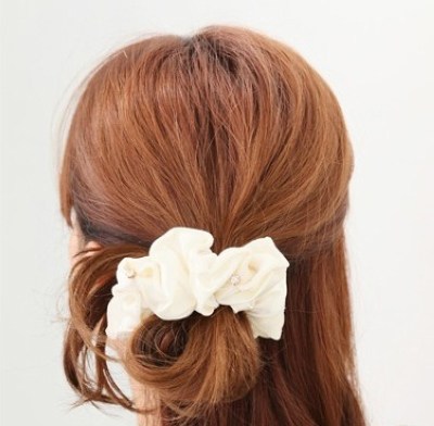 扎头发花苞头教程图解,花苞头的简单扎法蓬松中长发