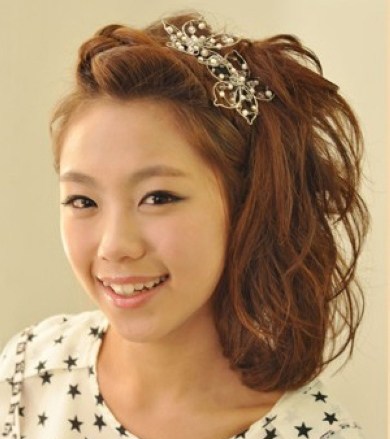 扎头发花苞头教程图解,花苞头的简单扎法蓬松中长发