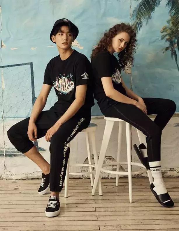 一串字logo,一串字母的衣服商标