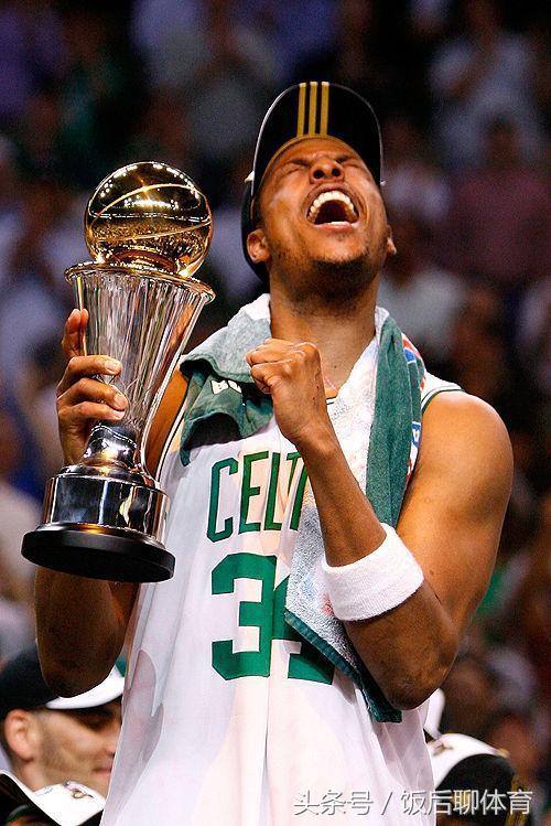 1美元的合同，那个挨了11刀的男人要退役了，职业生涯数据足够亮眼