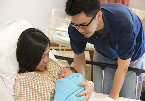 坐月子整夜抱孩子能落下月子病么,坐月子吹了风真的会落下月子病吗