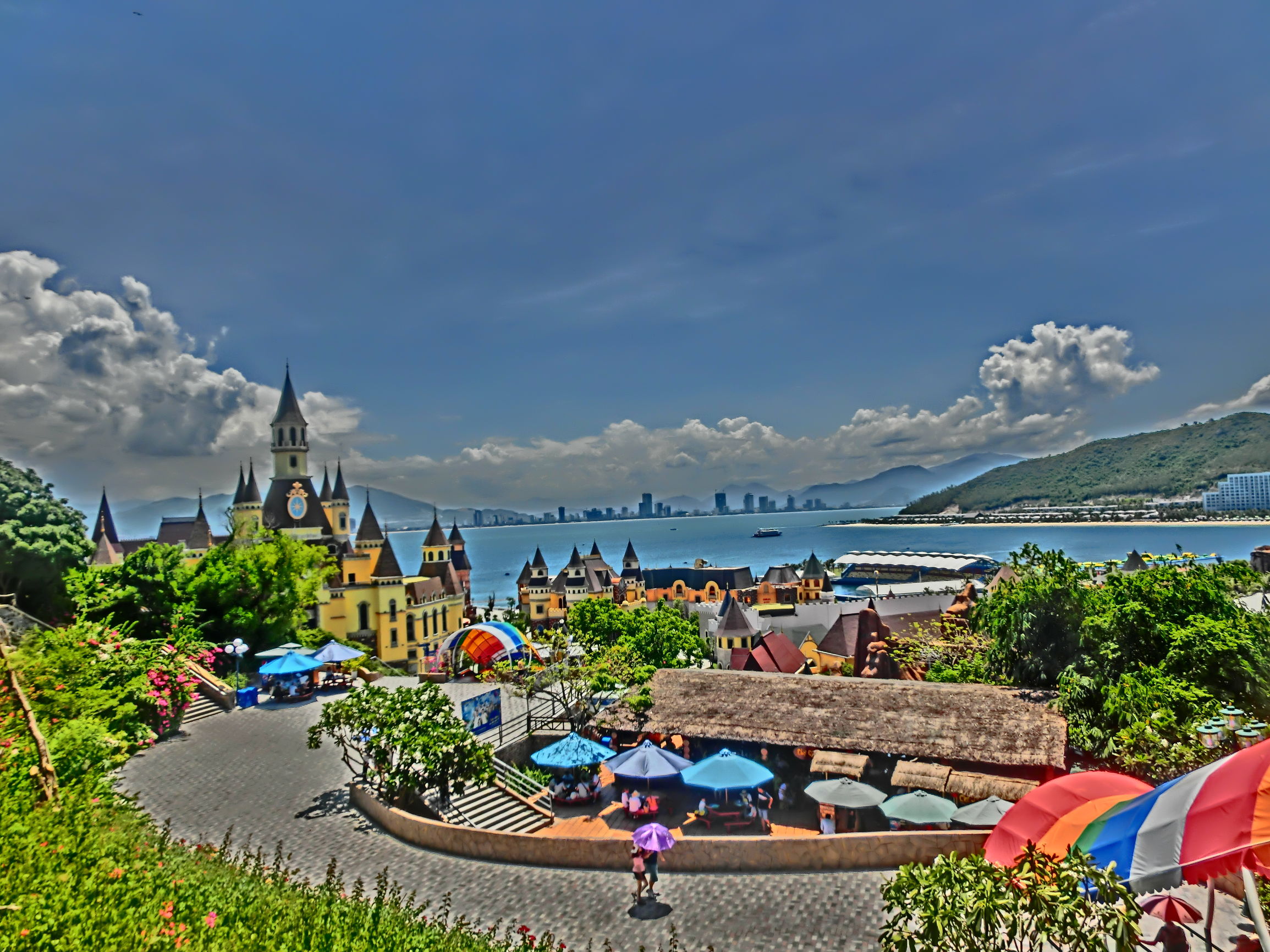 有些人不知哪里好但谁都代替不了,有些人说不上哪里好但谁都替不了