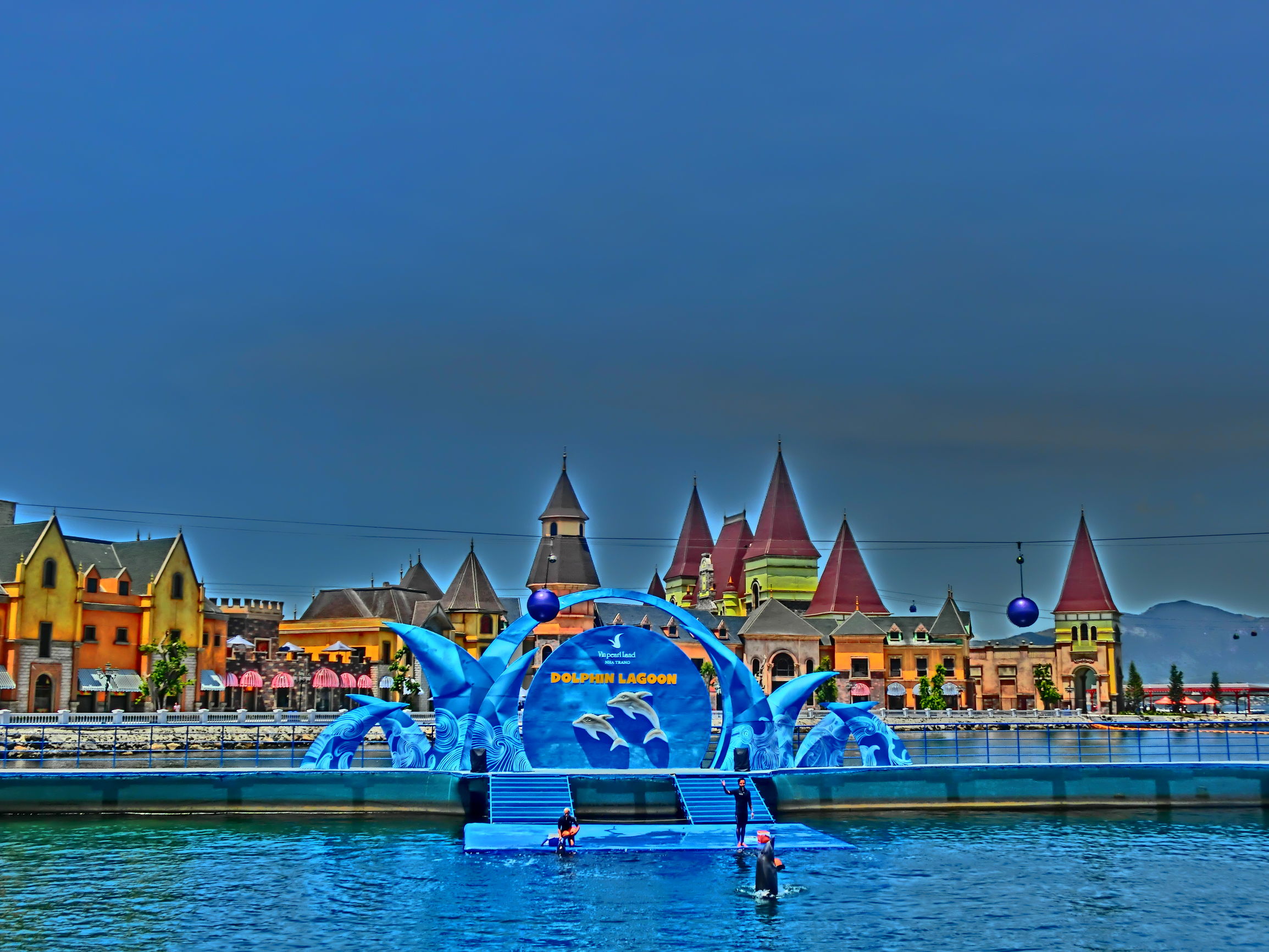 有些人不知哪里好但谁都代替不了,有些人说不上哪里好但谁都替不了