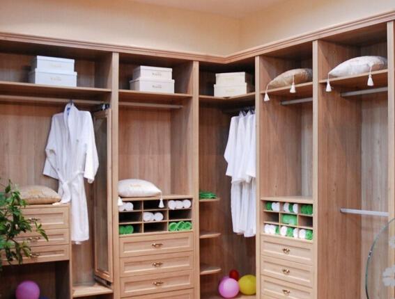 让木工打柜子好还是定制好,让木工打柜子效果图