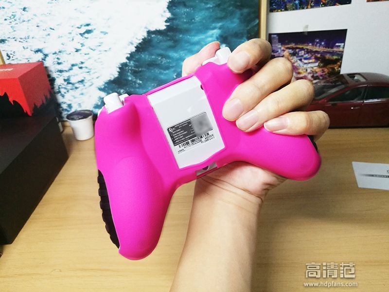 用手柄玩很爽的电脑游戏,用阿修罗2手柄玩的手机赛车游戏