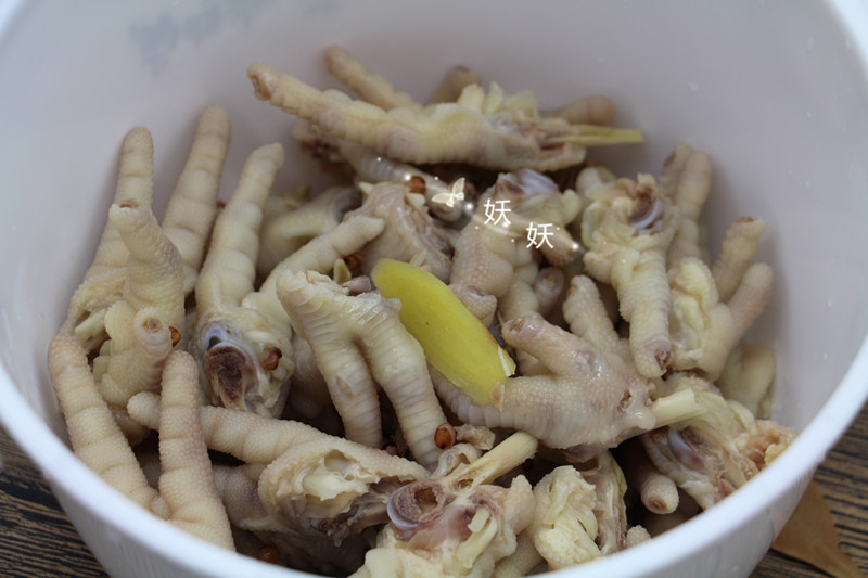煮一煮泡一泡，超级简单的泡鸡脚，只需一味调料就能完成，零失败的方子