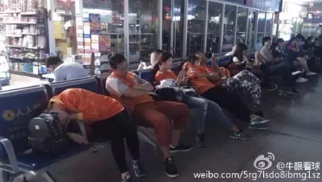 中超最励志的球迷,中超看台震撼鲁能