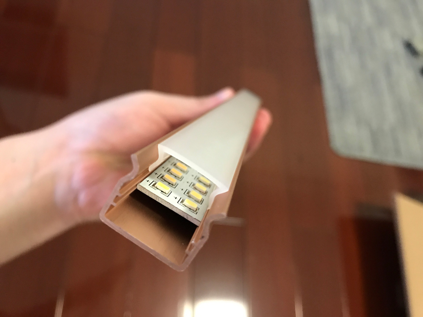 暂时了却心愿可调光LED台灯开箱及使用分享